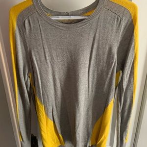 Vertical design gray and yellow sweater